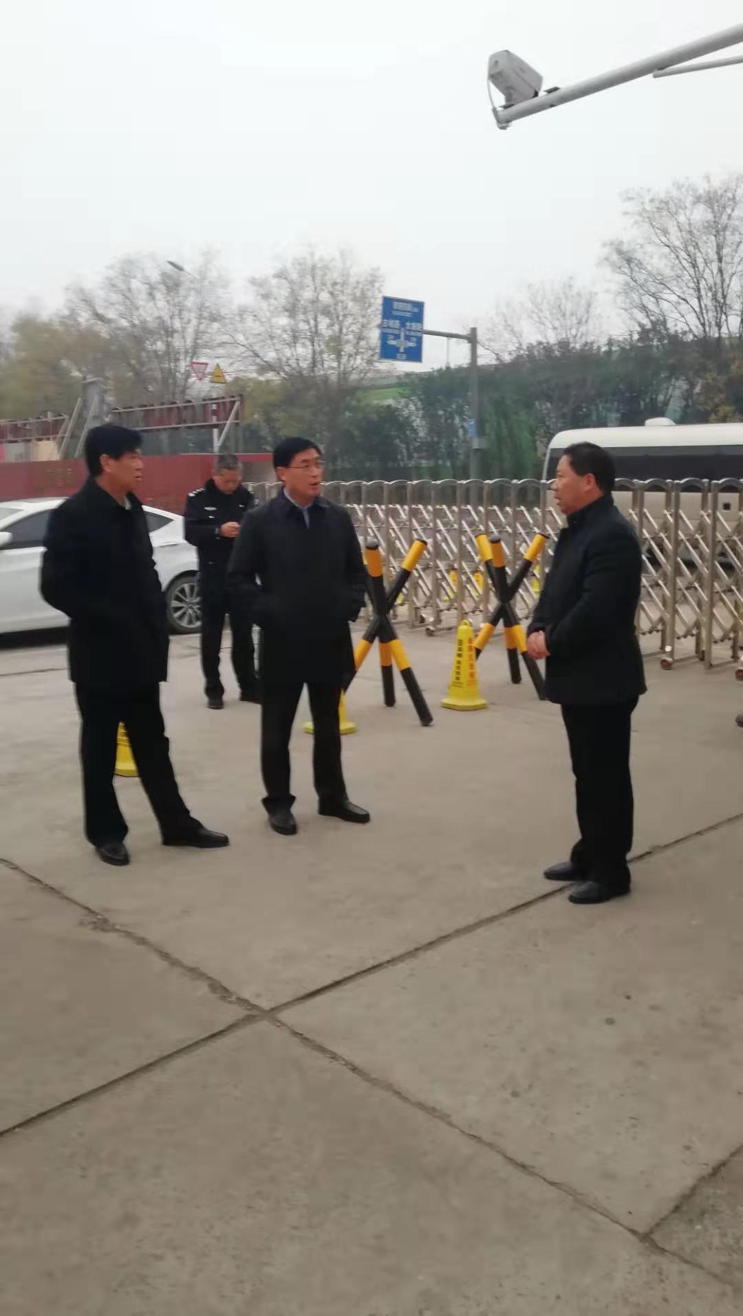 赵会生副书记到洛龙区督查学校重污染天气应急处置工作.jpg